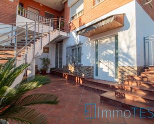 Exterior view of Single-family semi-detached for sale in Barberà del Vallès  with Heating, Swimming Pool and Balcony