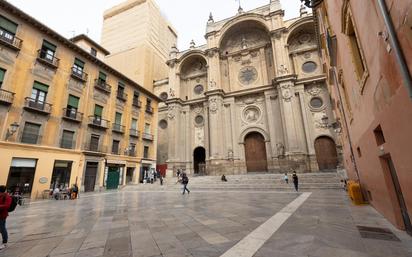 Exterior view of Attic for sale in  Granada Capital