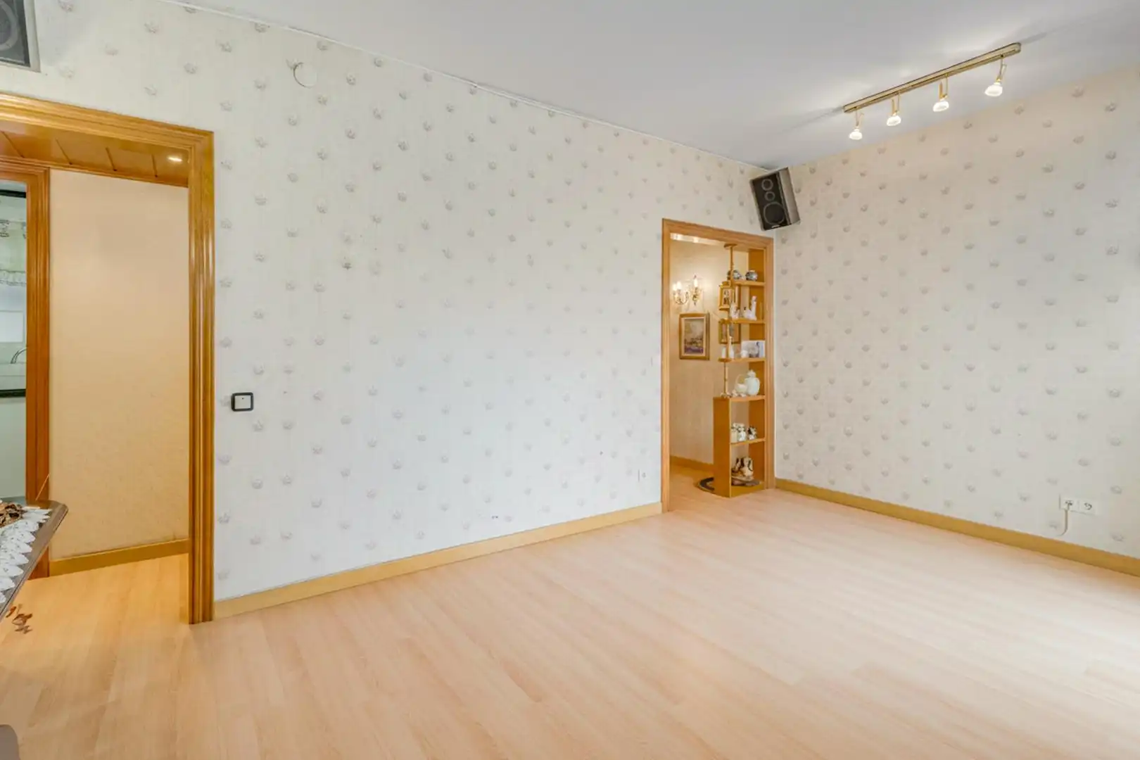 Flat for sale in Barcelona  with Air Conditioner
