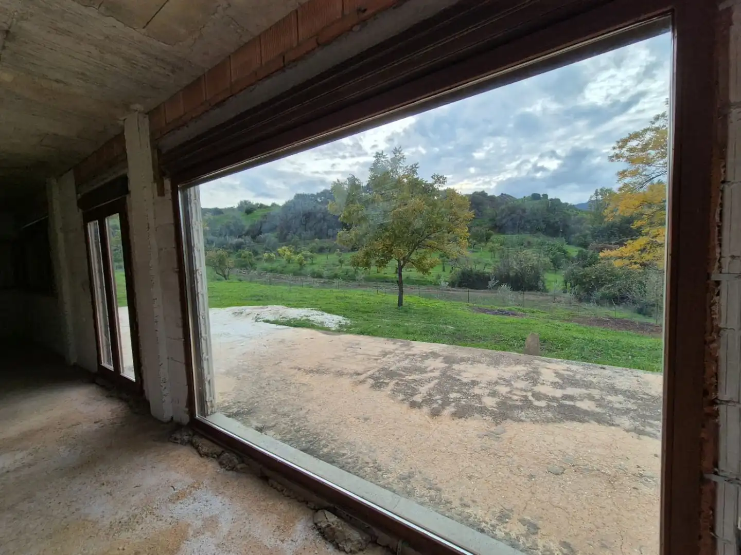 Außenansicht von Country house zum Verkauf in Tolox mit Terrasse
