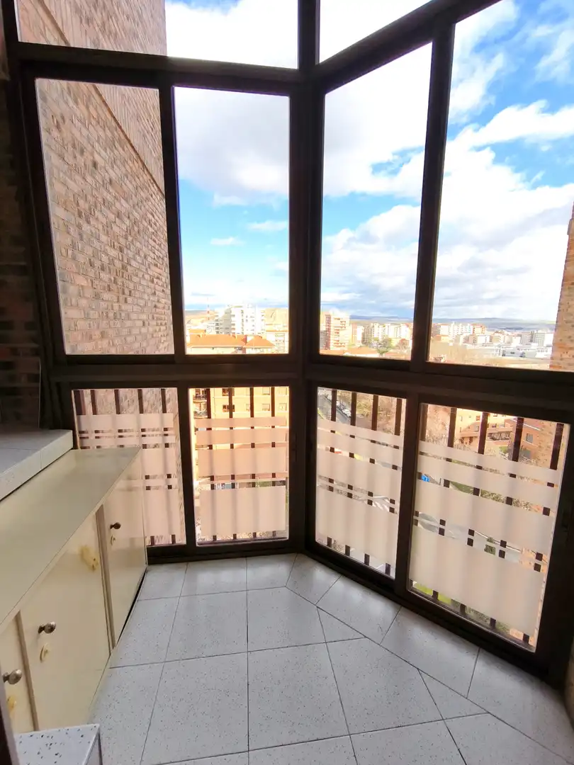 Habitación de Piso en venta en  Logroño con Calefacción, Terraza y Balcón