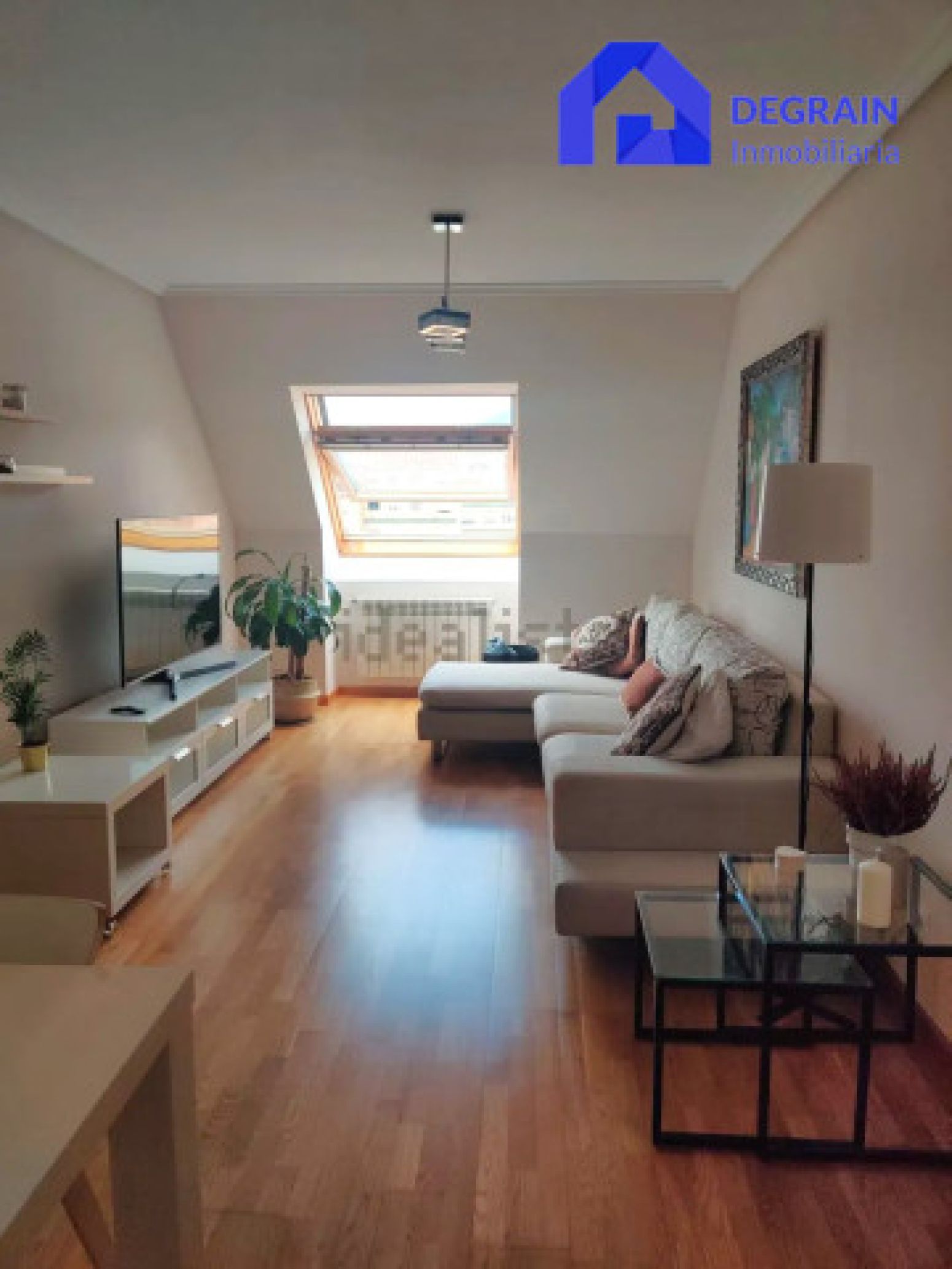 Sala d'estar de Pis en venda en Oviedo  amb Calefacció, Parquet i Traster