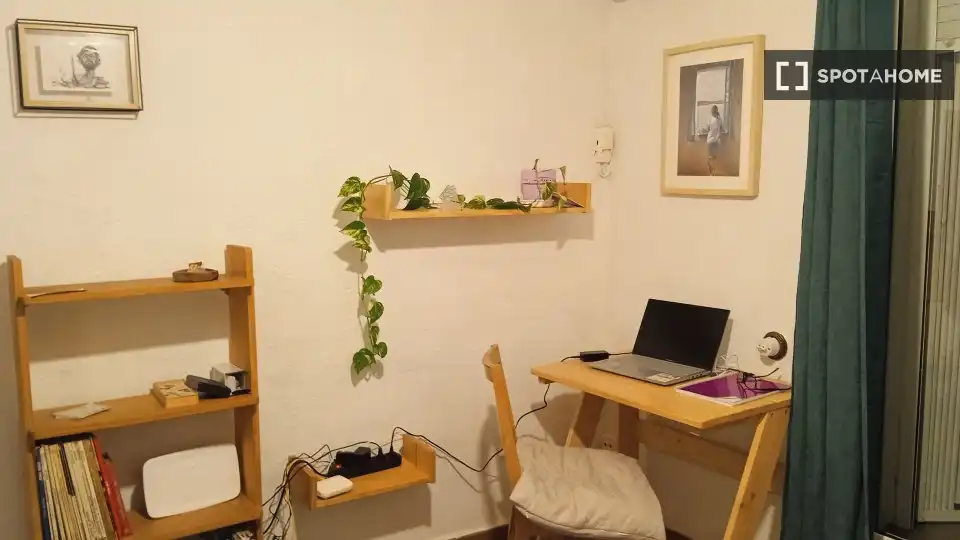 Sala de estar de Piso para compartir en Sant Cugat del Vallès con Aire acondicionado, Calefacción y Amueblado