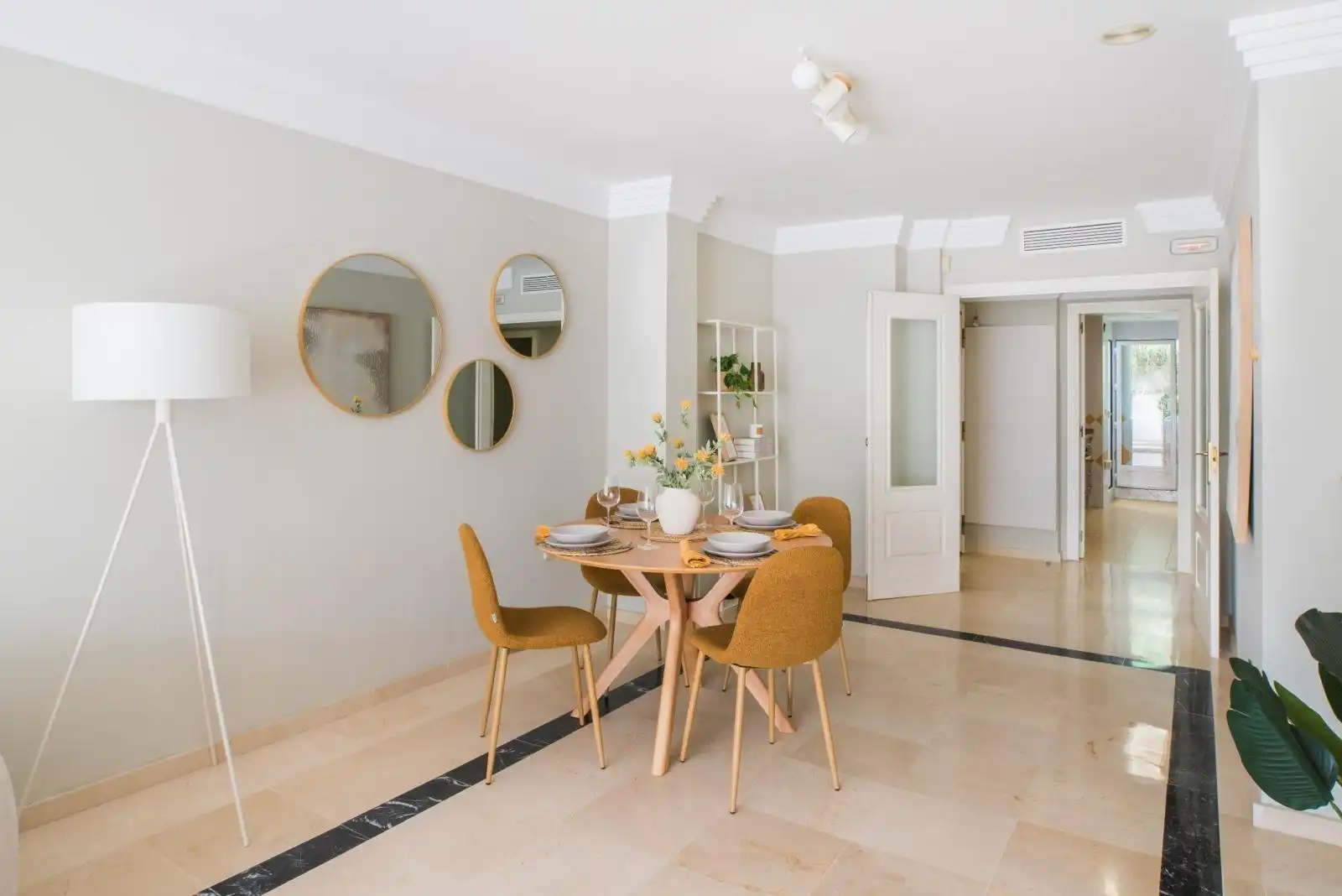 Dining room of Flat for sale in Marbella  with Air Conditioner, Terrace and Furnished