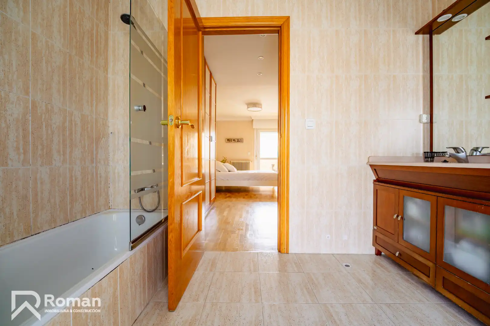 Baño de Casa adosada en venta en Ezcabarte con Calefacción, Parquet y Terraza