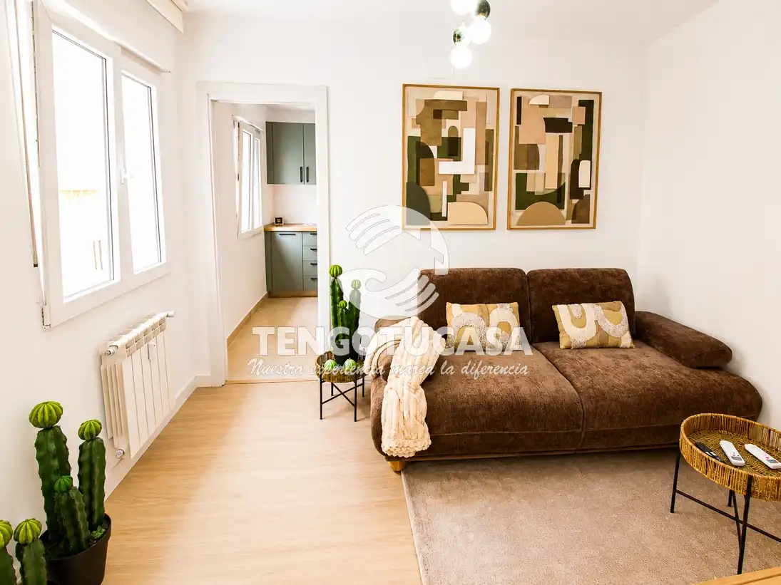 Living room of Flat for sale in Madrid  with Air Conditioner, Furnished and Oven