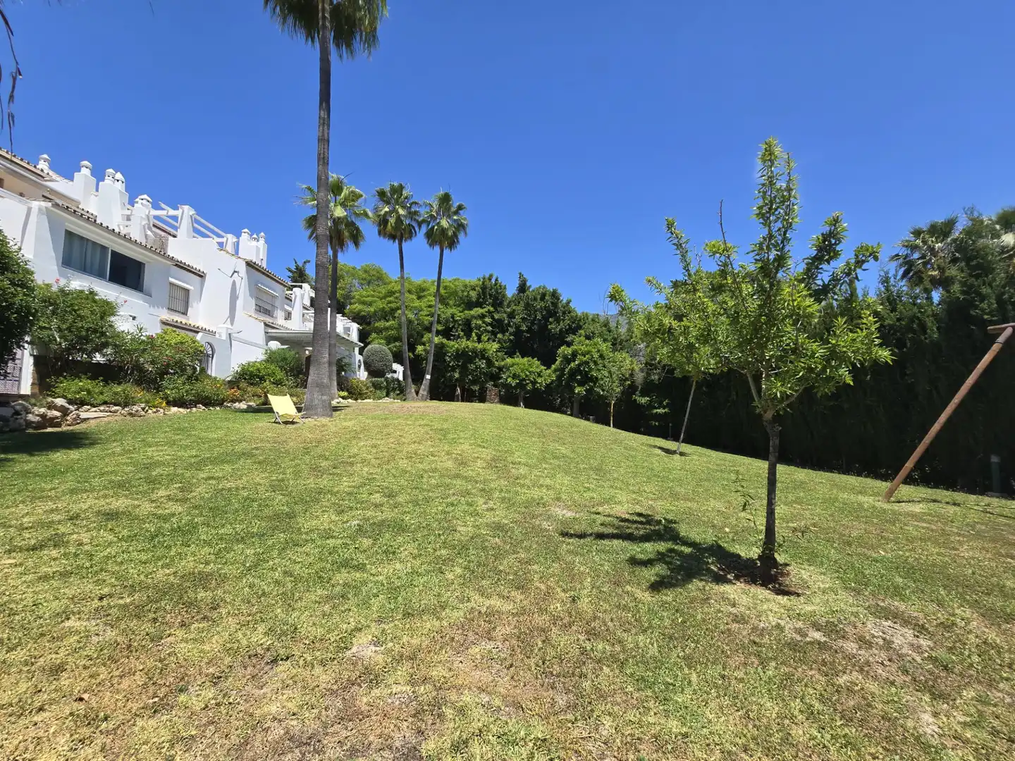 Jardín de Piso en venta en Marbella con Aire acondicionado, Terraza y Alarma