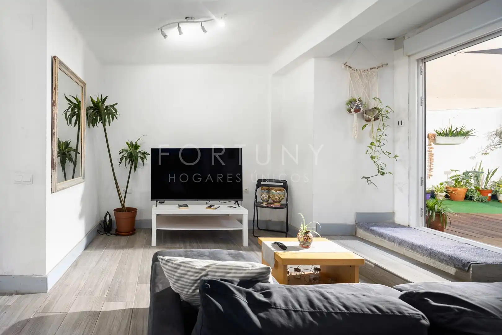 Living room of Flat for sale in Málaga  with Air Conditioner, Terrace and Furnished