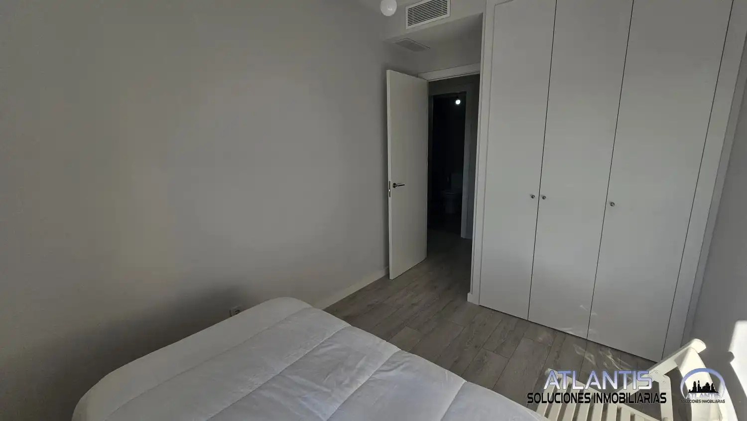 Bedroom of Flat for sale in Sevilla  with Air Conditioner, Heating and Community pool