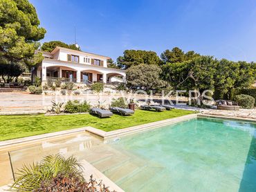 Casa amb balcó en venda a Roda de Barà