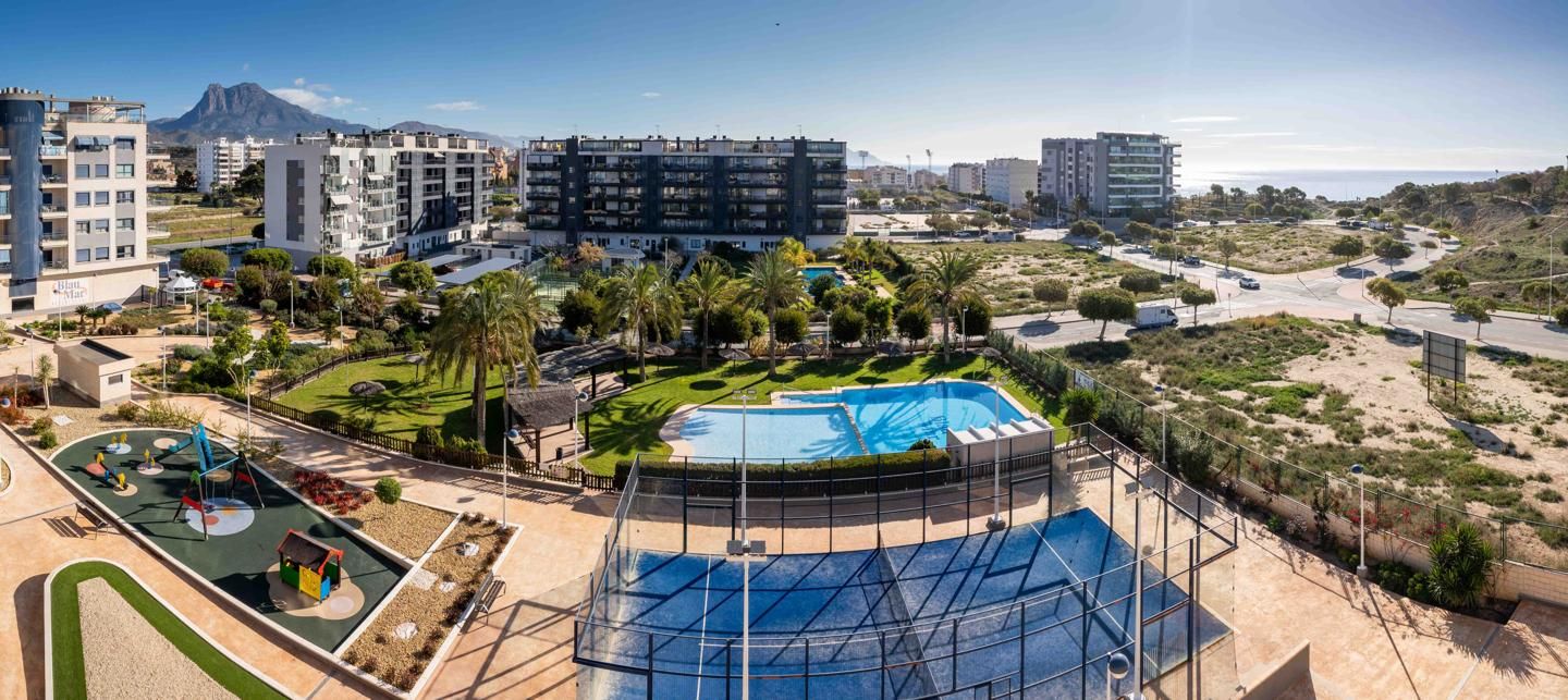 Piscina de Apartament en venda en Villajoyosa / La Vila Joiosa amb Aire condicionat, Jardí privat i Terrassa