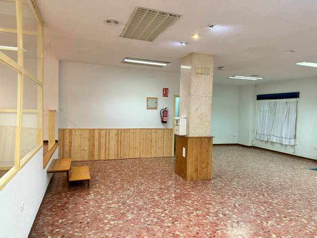 Local comercial en Alquiler en Calle Río en Plaza de Toros