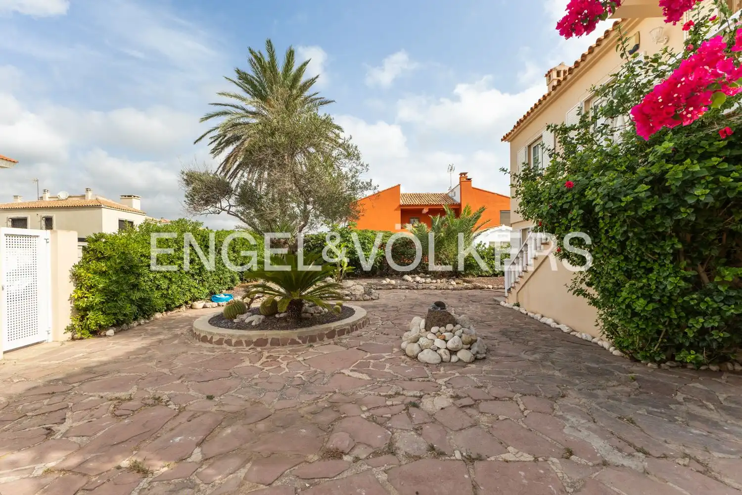 Vista exterior de Casa o xalet en venda en Cullera amb Aire condicionat, Calefacció i Jardí privat