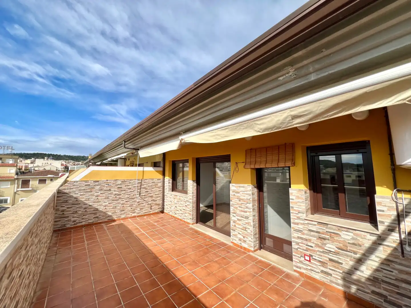 Vista exterior de Dúplex en venta en Chiva con Terraza