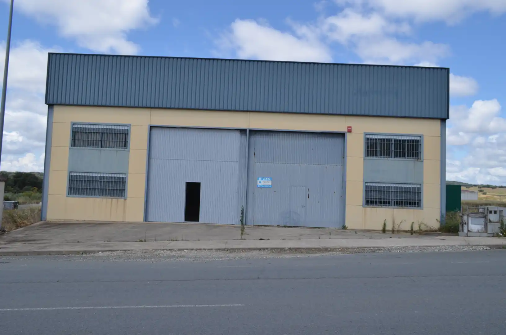 Exterior view of Industrial buildings for sale in Malpartida de Plasencia