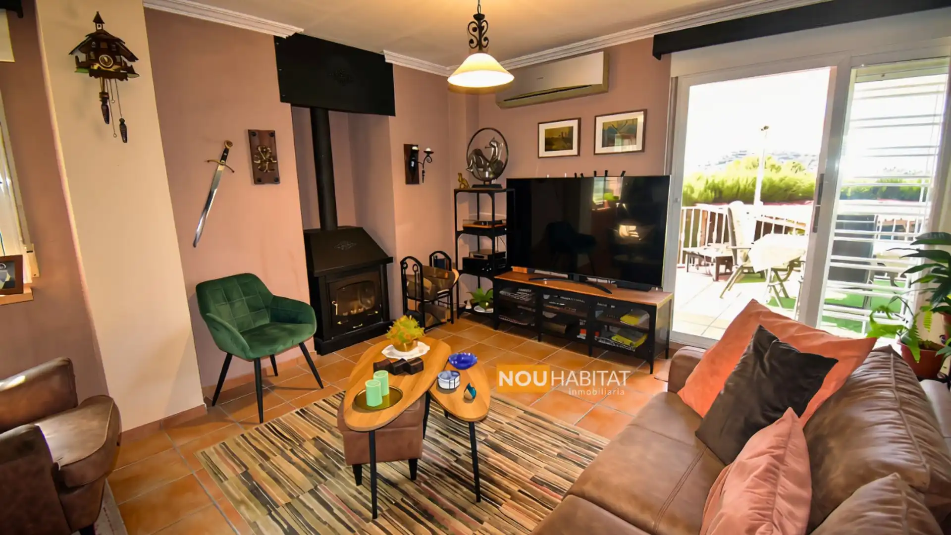 Casa aparellada amb piscina en venda a Montserrat, imagen 4