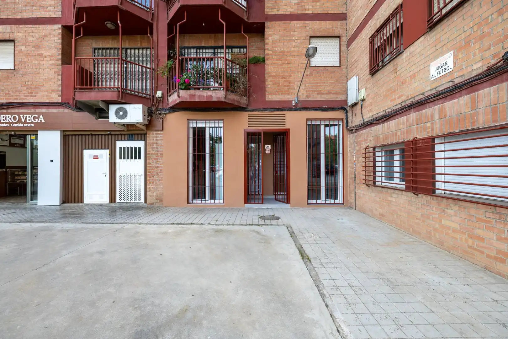Exterior view of Flat for sale in Granada  with Air Conditioner, Heating and Furnished