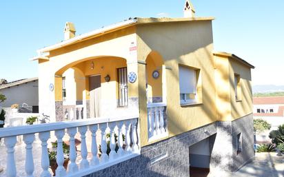 Vista exterior de Casa o xalet en venda en El Vendrell amb Jardí privat, Terrassa i Traster