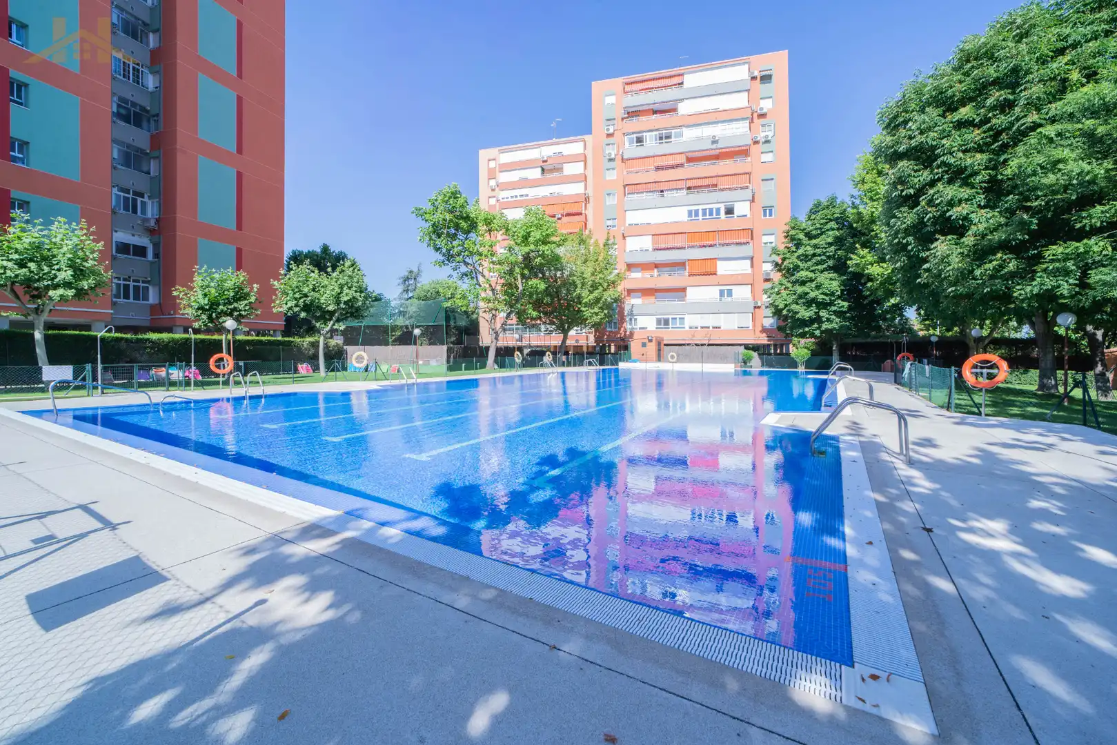Piscina de Pis en venda en Móstoles amb Aire condicionat, Terrassa i Moblat