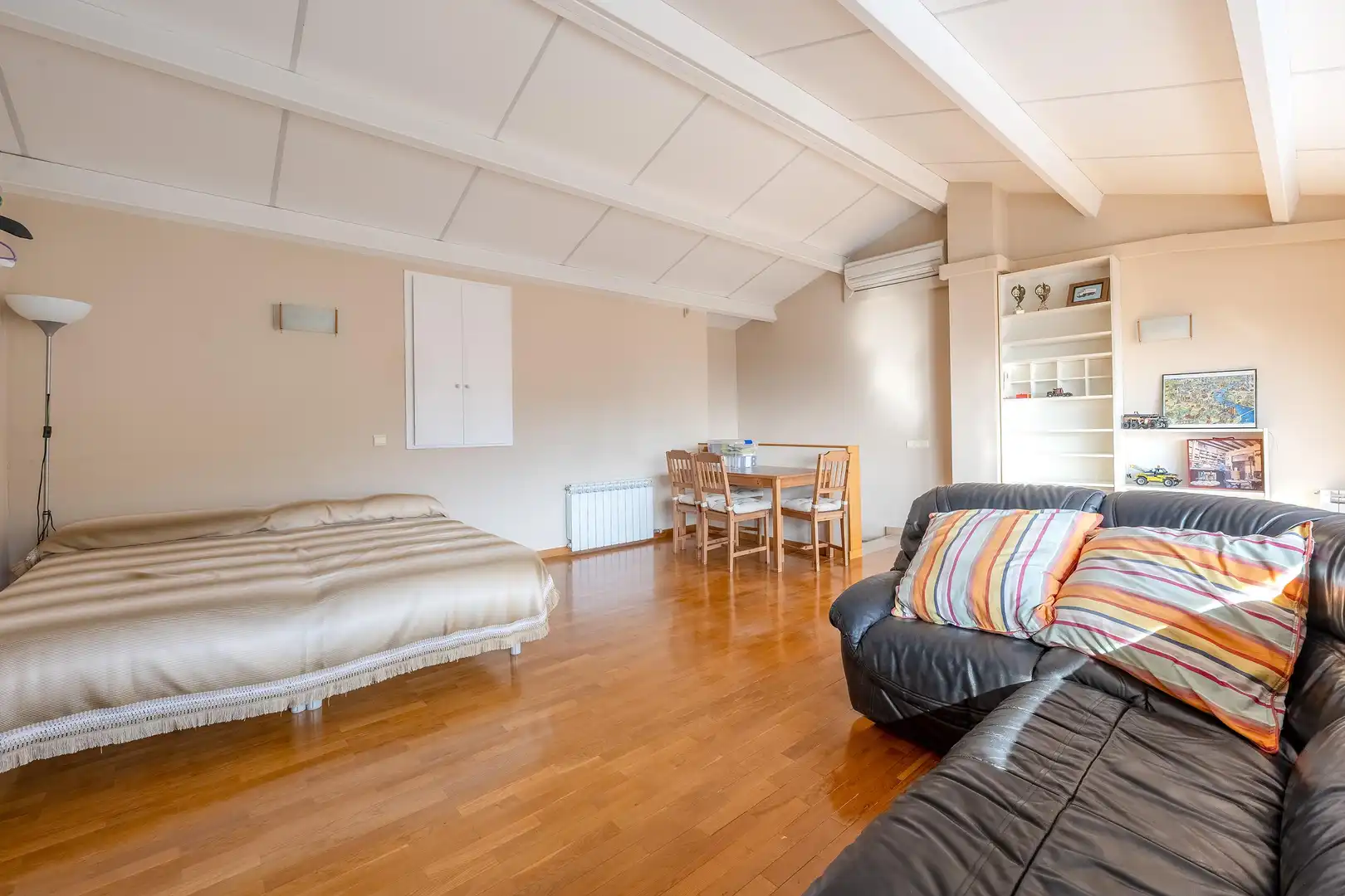 Sala de estar de Casa o chalet en venta en Vallirana con Aire acondicionado, Calefacción y Jardín privado