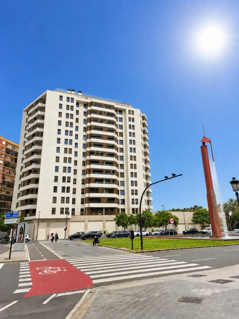 Vista exterior de Piso de alquiler en Valencia con Aire acondicionado, Jardín privado y Parquet