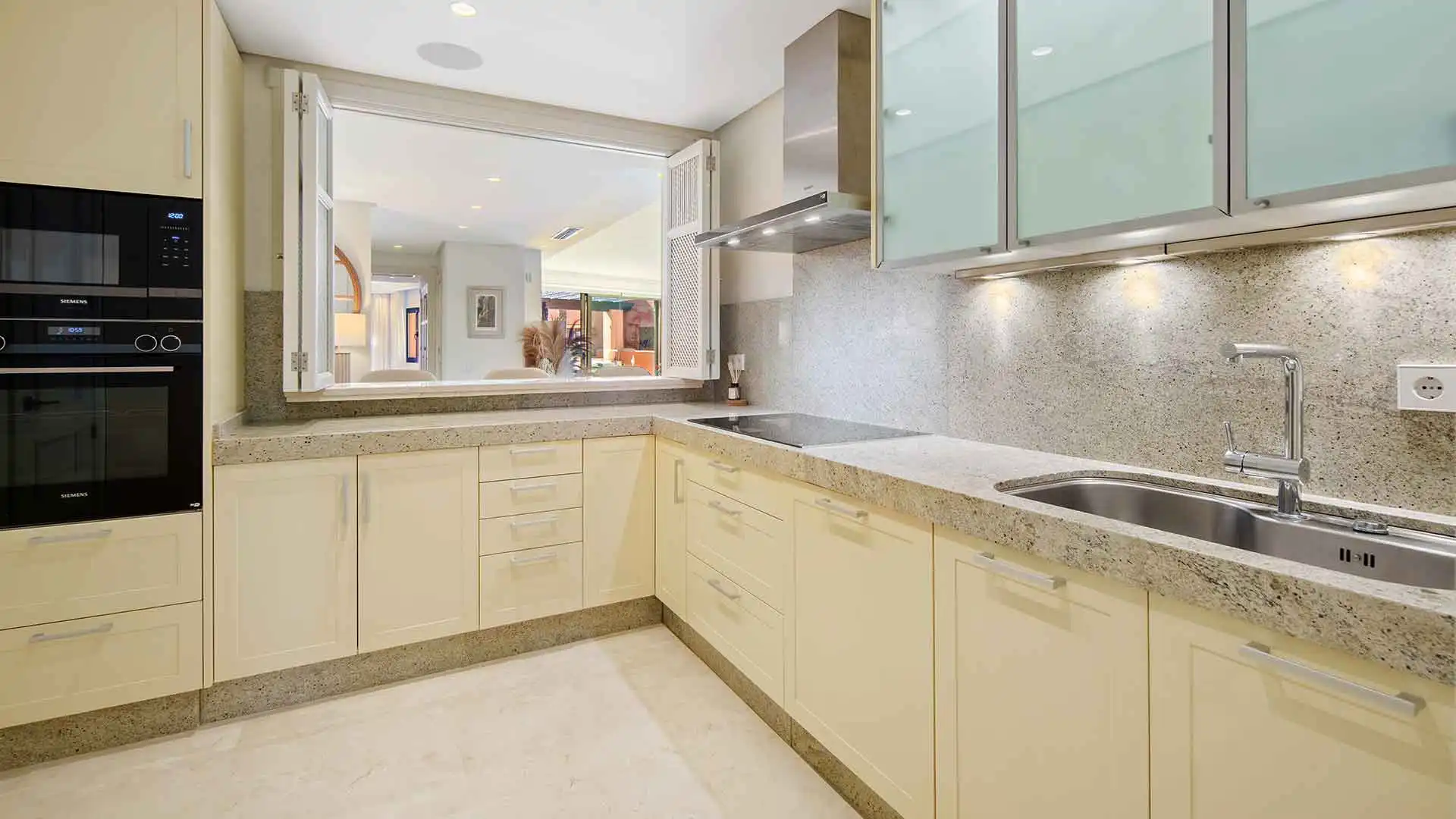 Cocina de Ático en venta en Marbella con Aire acondicionado, Terraza y Trastero
