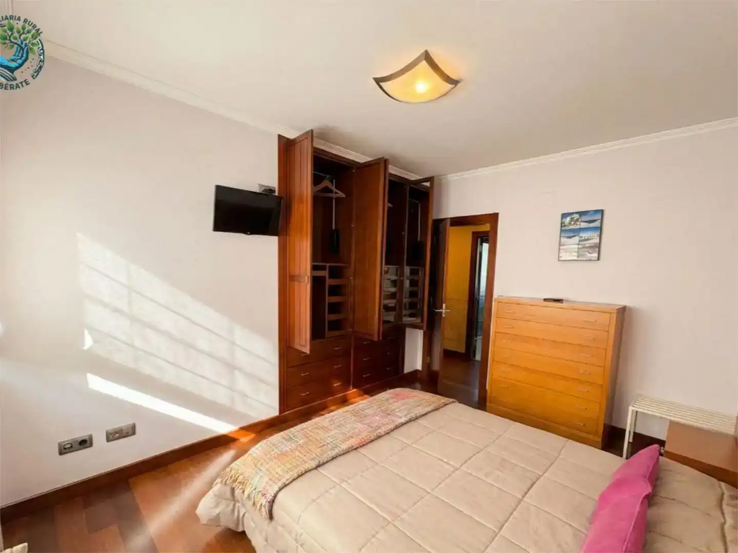 Dormitori de Casa o xalet en venda en Covaleda amb Jardí privat, Parquet i Moblat