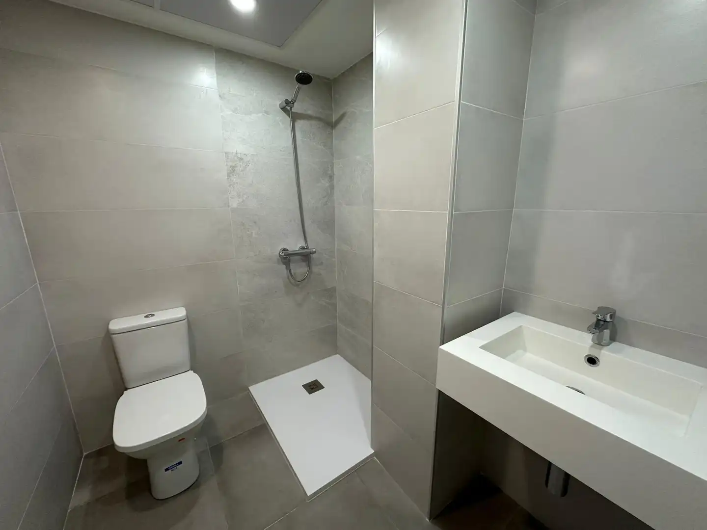Bathroom of Flat for sale in Benalmádena  with Air Conditioner, Terrace and Community pool