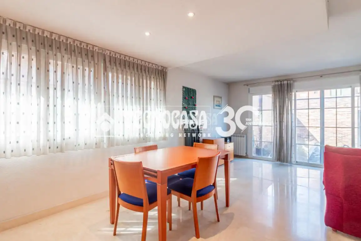 Comedor de Casa adosada en venta en Madrid con Parquet