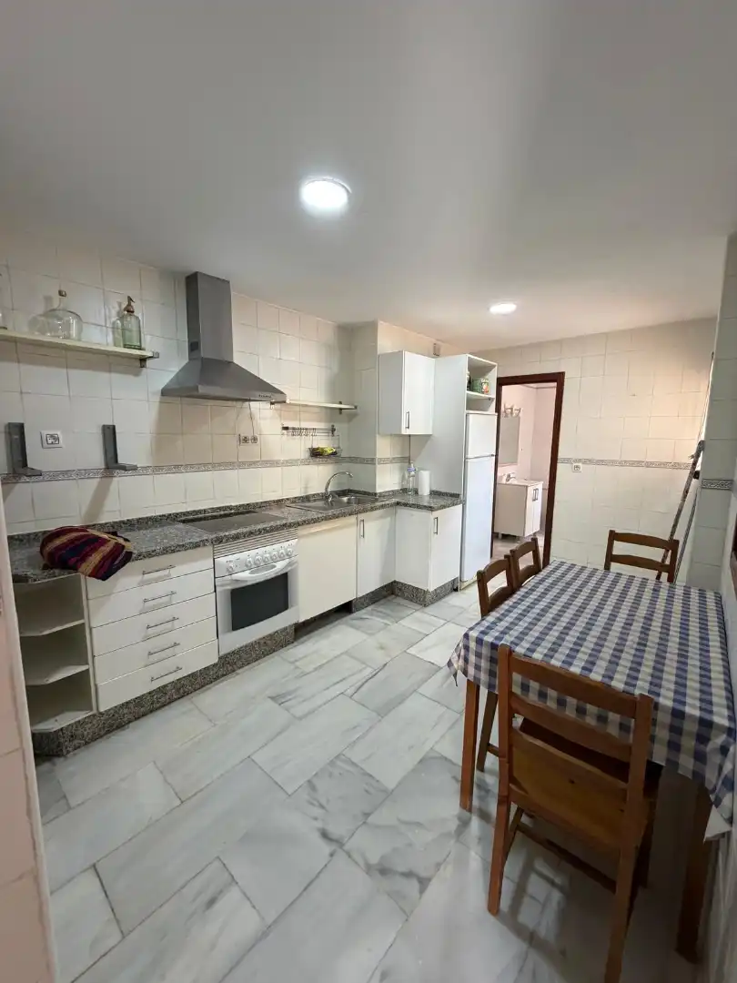 Cuina de Casa adosada en venda en Mairena del Aljarafe amb Piscina comunitària