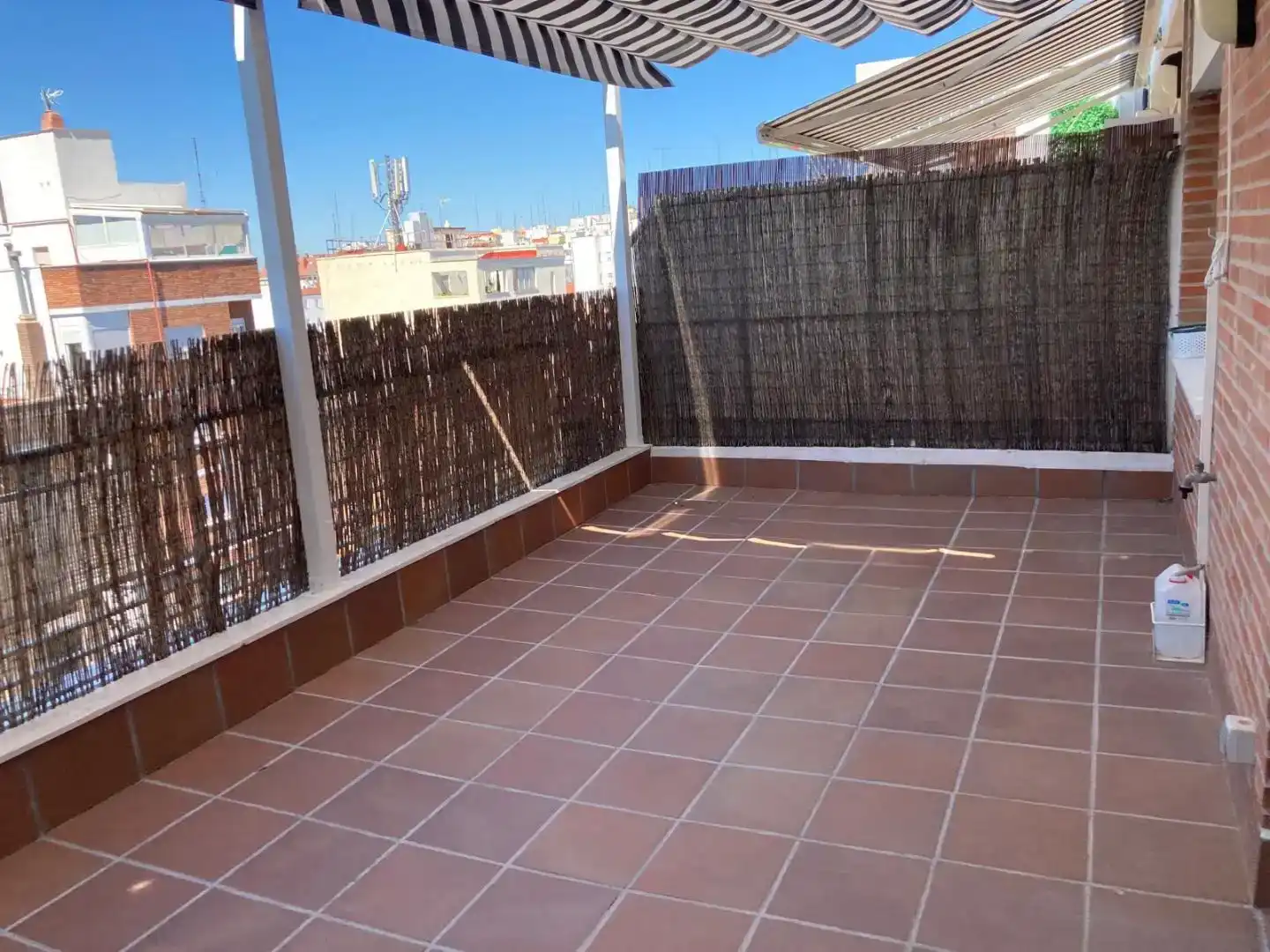 Terraza de Ático de alquiler en Madrid con Aire acondicionado