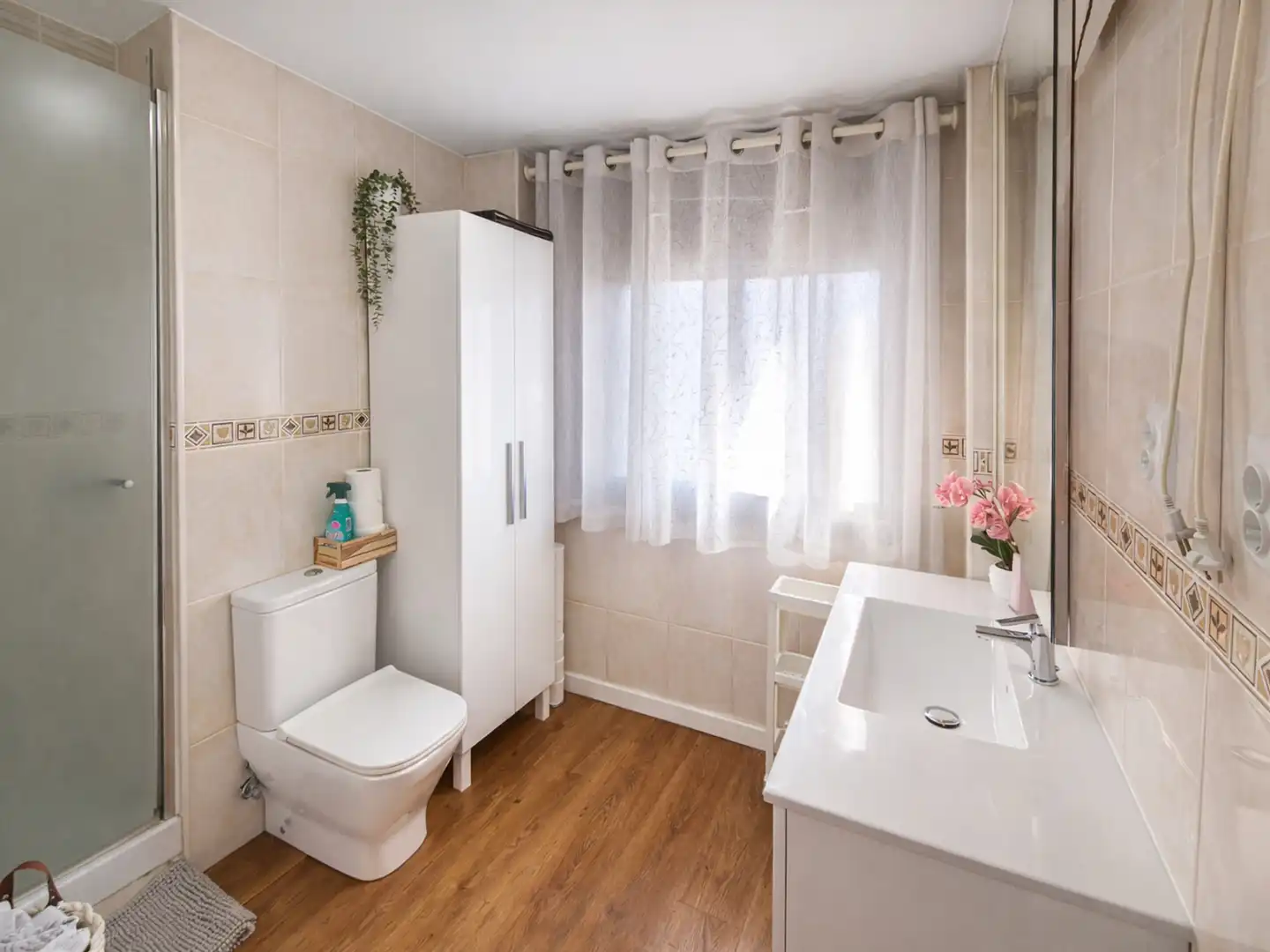 Baño de Piso en venta en Ripollet con Calefacción y Amueblado