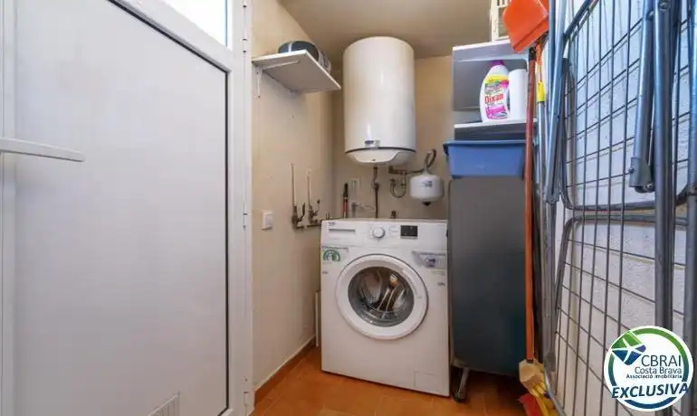 Cuina de Apartament en venda en Empuriabrava amb Aire condicionat i Terrassa