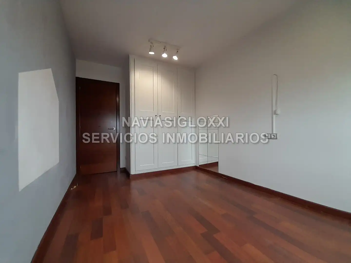 Flat for rent in Vigo   with Parquet flooring, Furnished and Oven