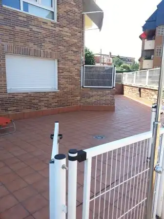 Terrassa de Estudi de lloguer en Pozuelo de Alarcón amb Calefacció, Jardí privat i Parquet