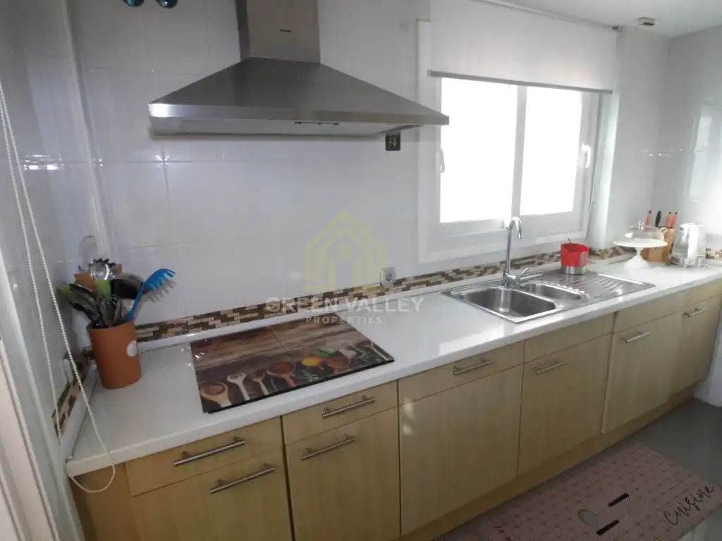 Cuina de Casa adosada en venda en La Alcaidesa amb Aire condicionat, Calefacció i Jardí privat