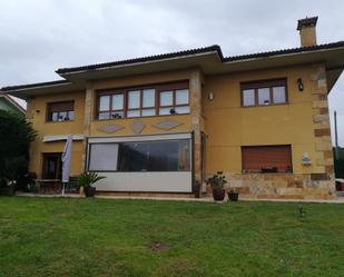 Vista exterior de Casa o xalet en venda en Corvera de Asturias amb Jardí privat, Parquet i Terrassa