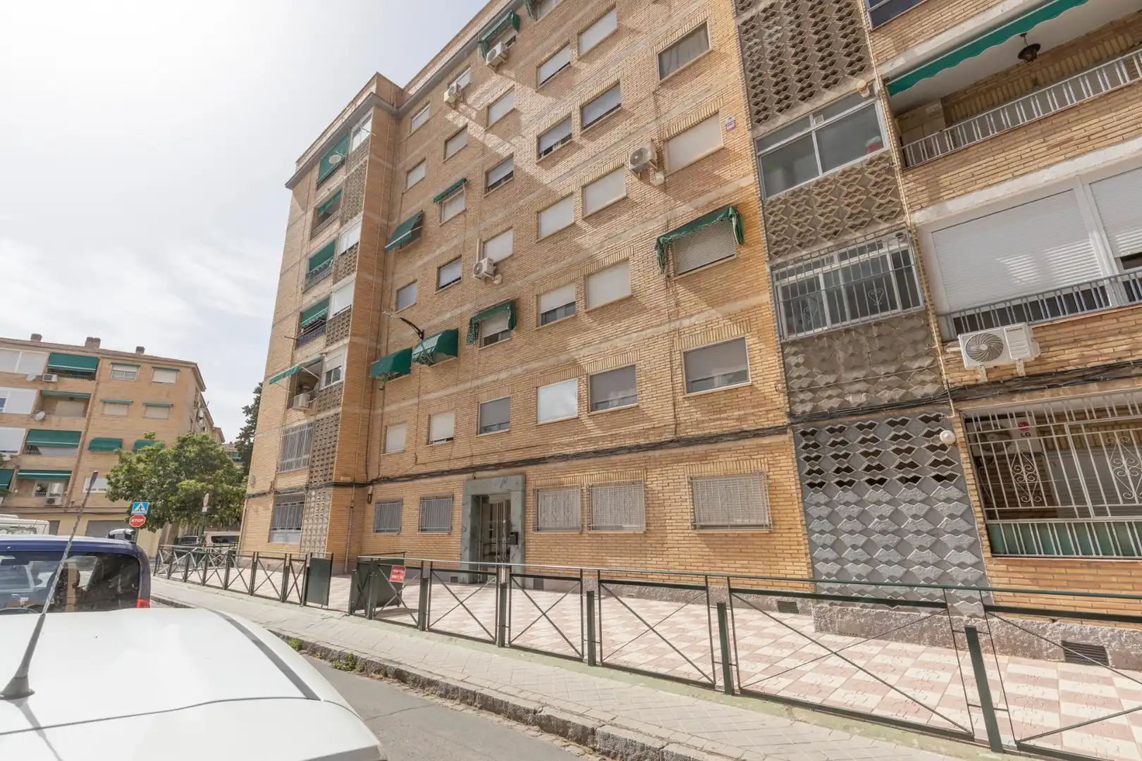 Vista exterior de Piso en venta en Granada con Aire acondicionado, Calefacción y Balcón