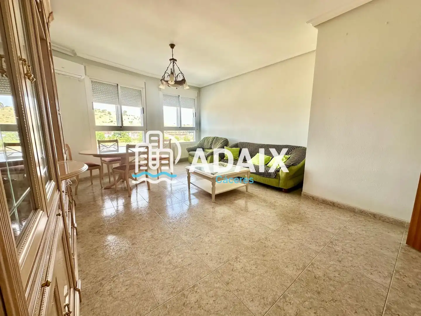Außenansicht von Wohnung zur Miete in Cáceres mit Klimaanlage, Heizung und Terrasse