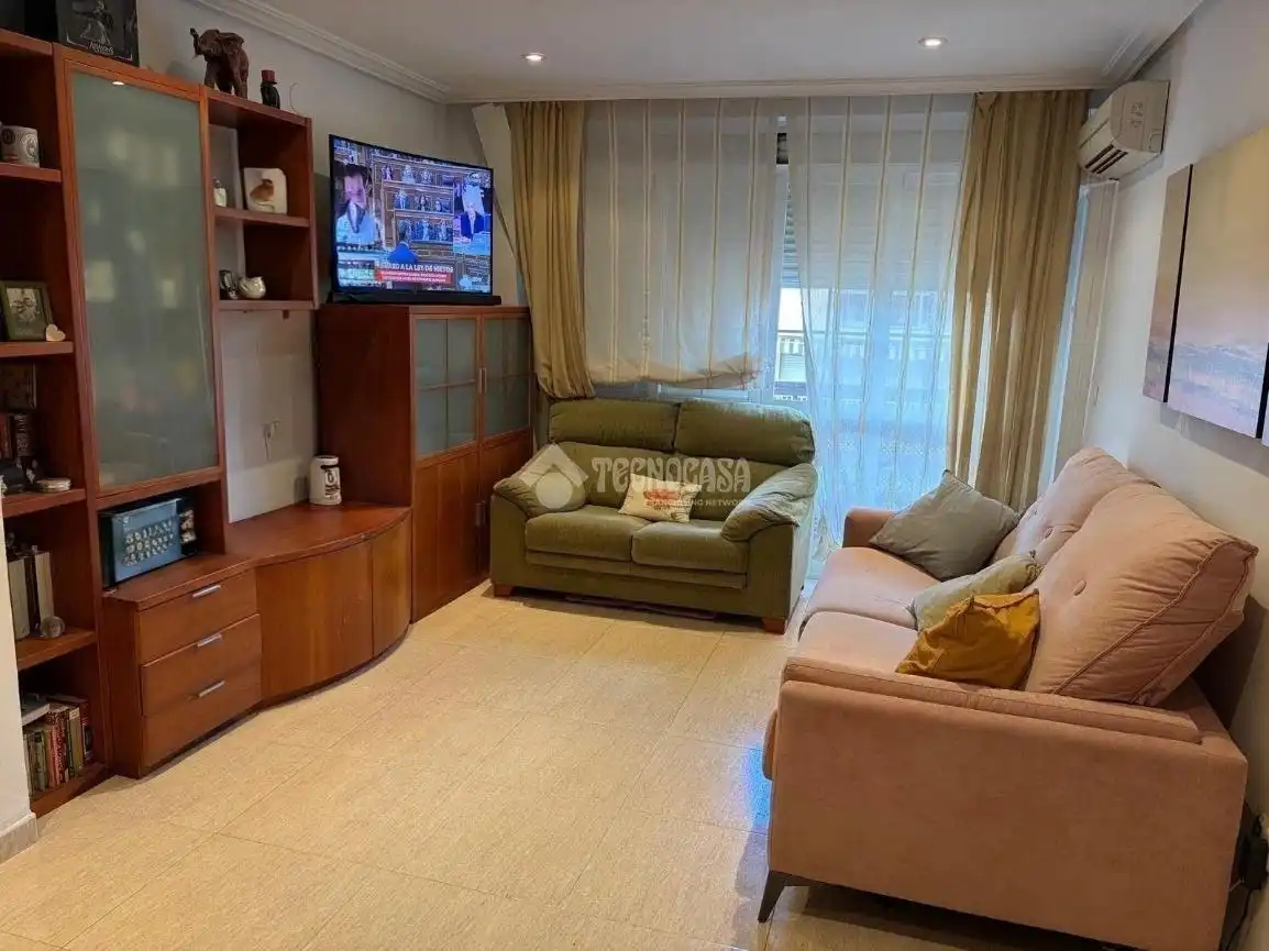 Piso con ascensor en venta en Levante