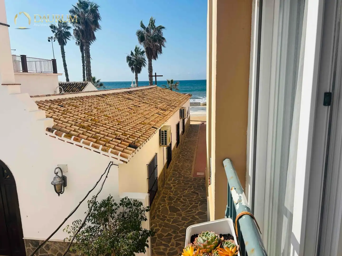 Vista exterior de Dúplex en venda en Algarrobo amb Terrassa i Moblat