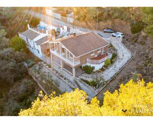 Vista exterior de Casa o xalet en venda en Riudecanyes amb Aire condicionat i Jardí privat