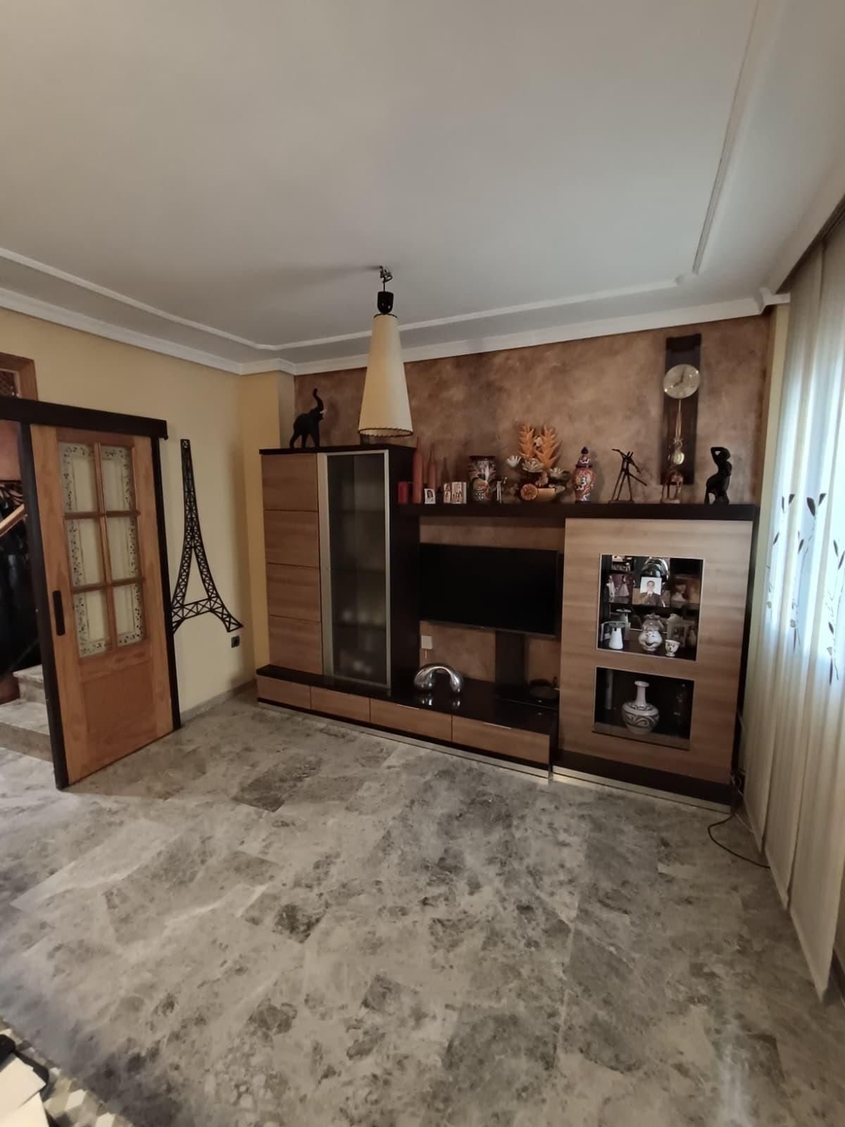 Sala d'estar de Casa adosada en venda en  Córdoba Capital amb Aire condicionat, Terrassa i Traster