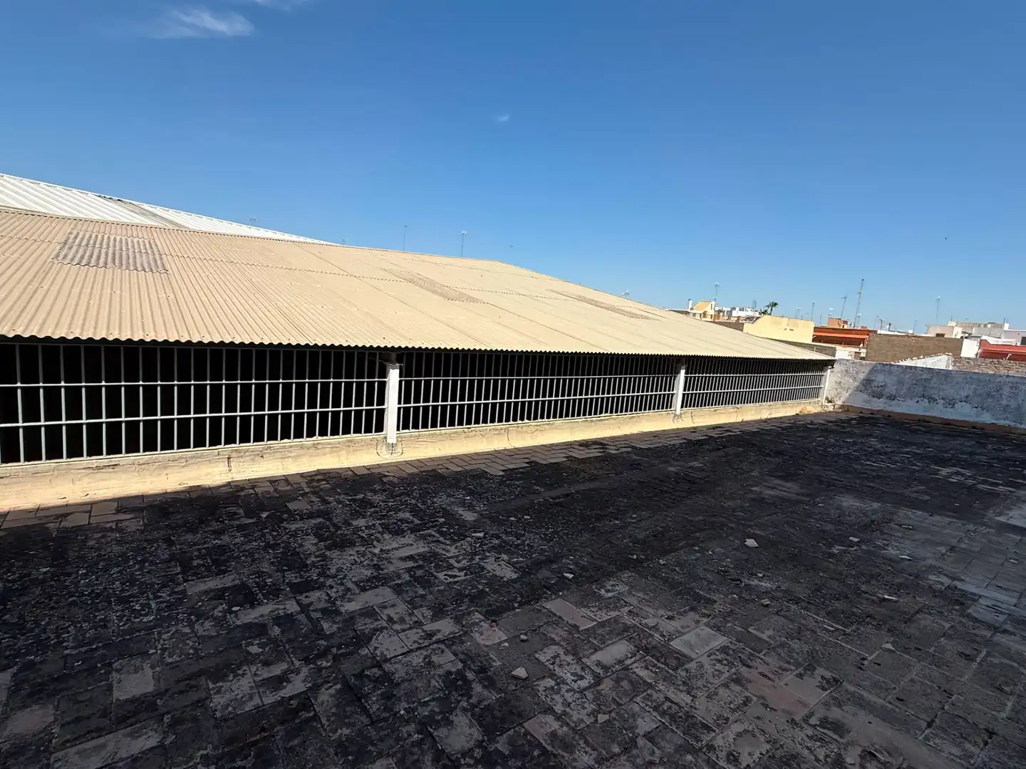 Vista exterior de Nau industrial de lloguer en Dos Hermanas amb Calefacció
