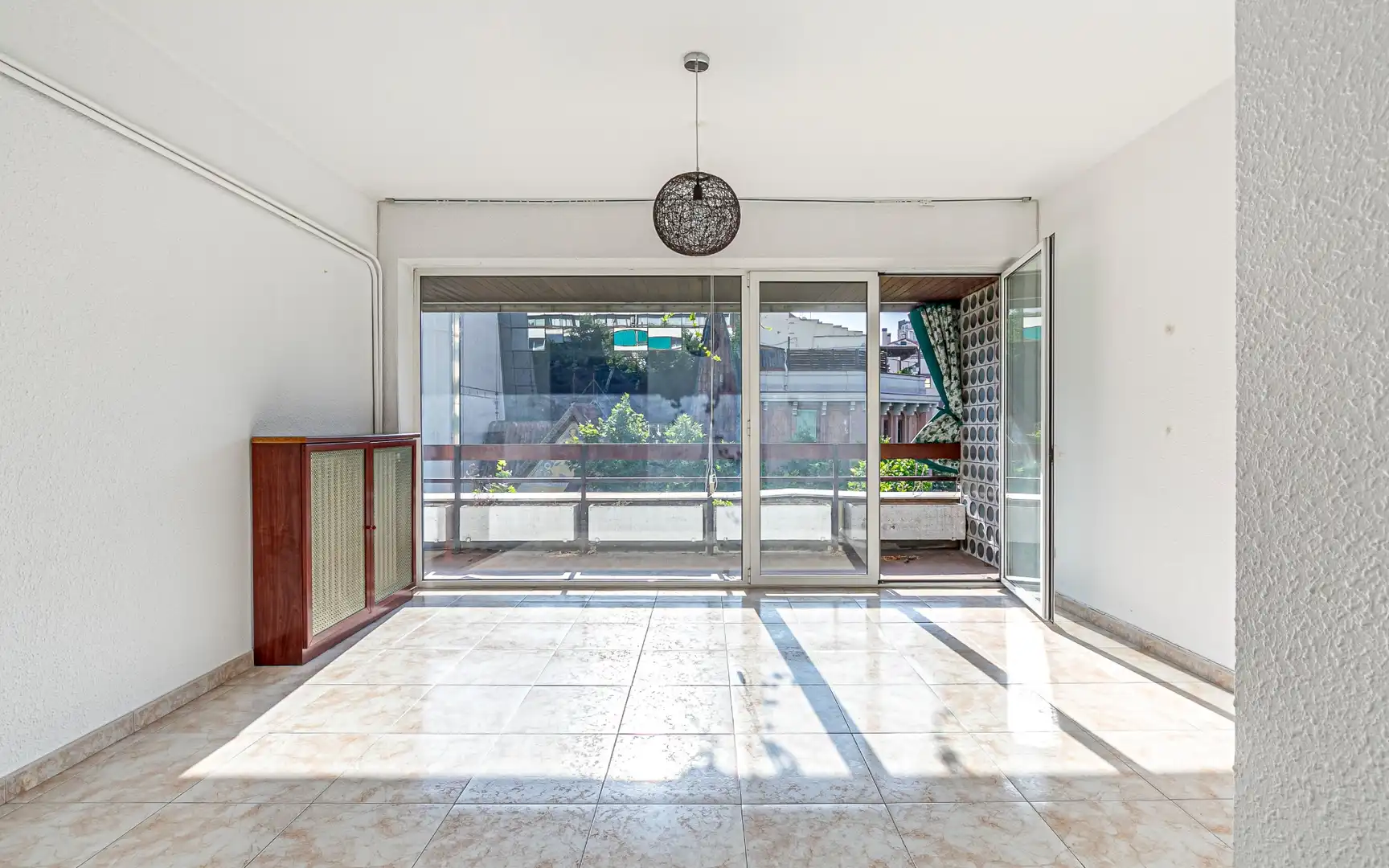 Piso en venta en Pere III, Centre - Passeig i Rodalies