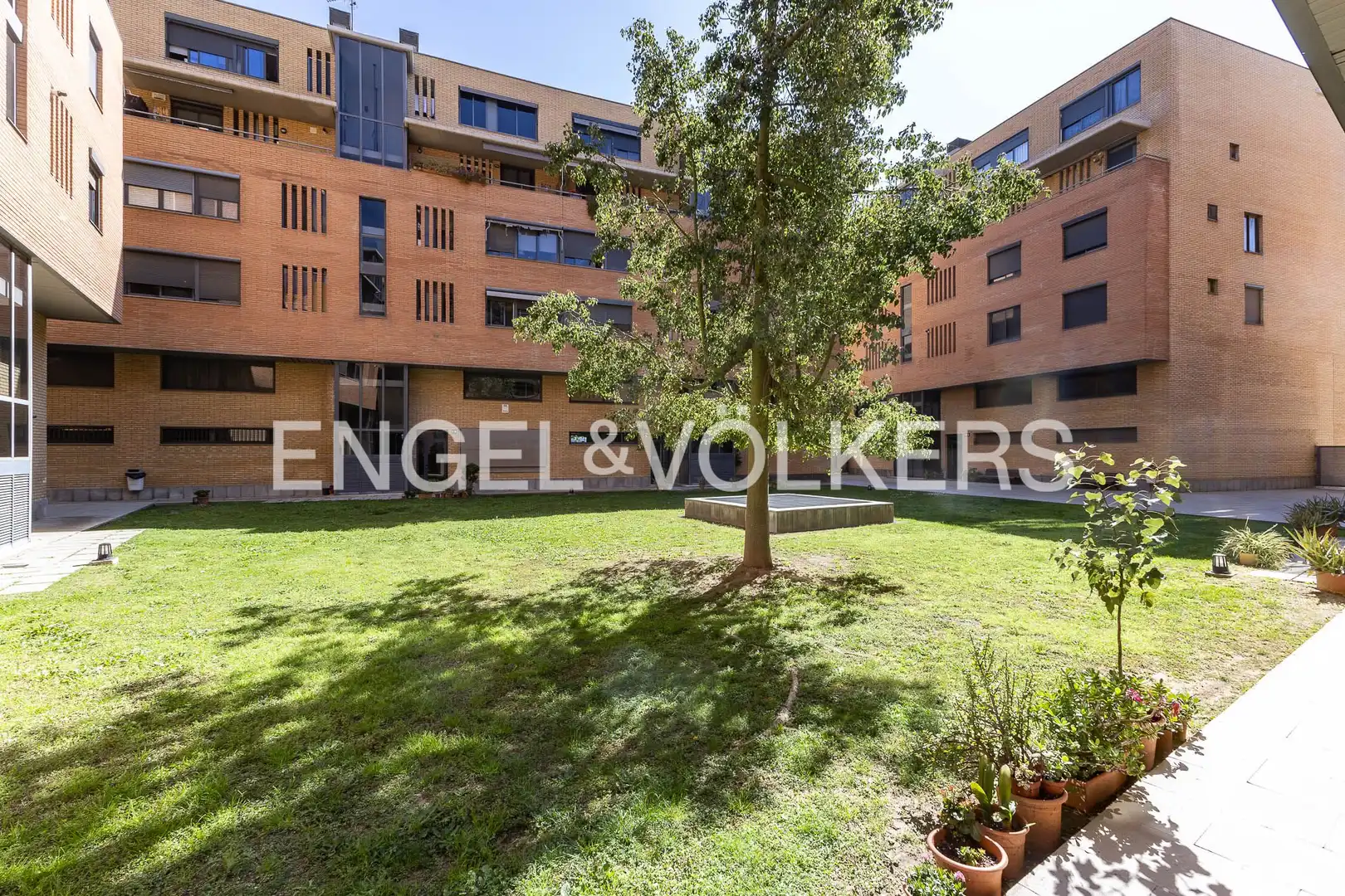 Vista exterior de Dúplex en venta en Sant Just Desvern con Aire acondicionado, Calefacción y Jardín privado
