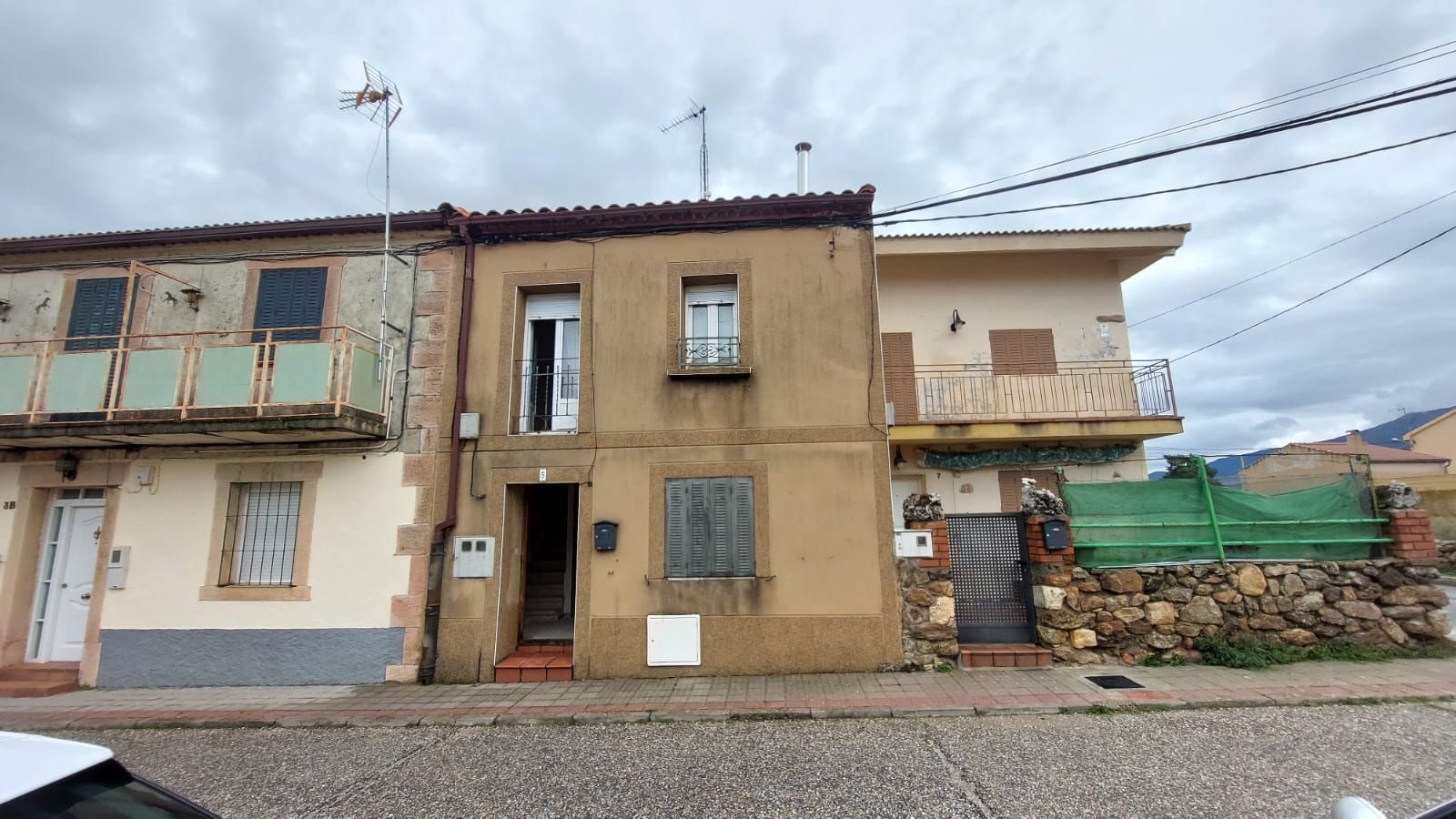 Vista exterior de Casa o xalet en venda en Santo Tomé del Puerto amb Calefacció