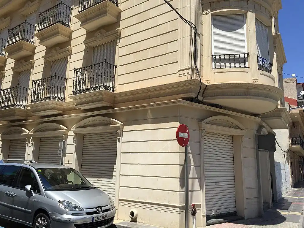 Vista exterior de Local de alquiler en Orihuela