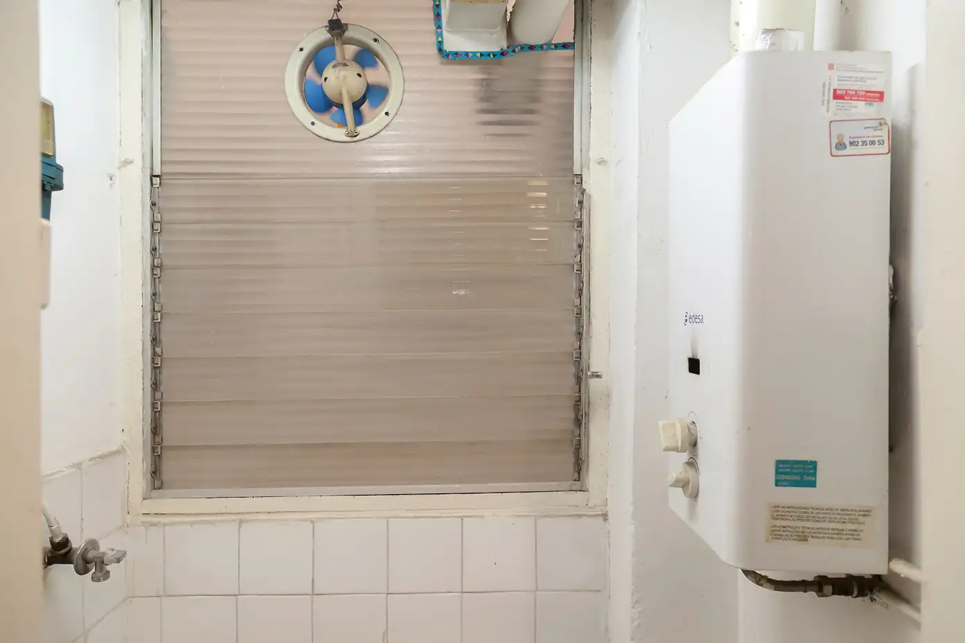 Bany de Pis en venda en Barcelona amb Forn i Alarma