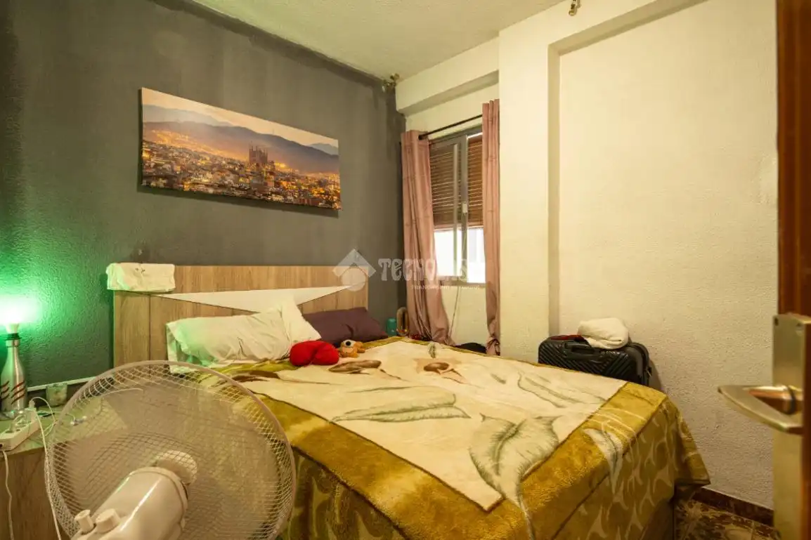 Bedroom of Flat for sale in Granada  with Balcony